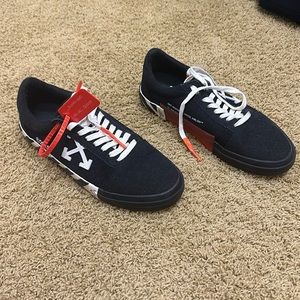 2018
Off-White Vulc Low Top 'Black'